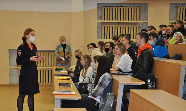 В Смоленском филиале МЭИ полиция провела лекцию по профилактике наркомании