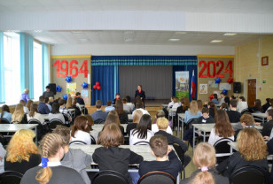 В Смоленске полицейские провели антинаркотическую акцию в школе