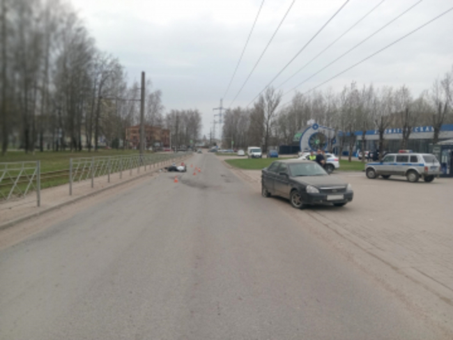 В Смоленске легковушка сбила мотоциклиста