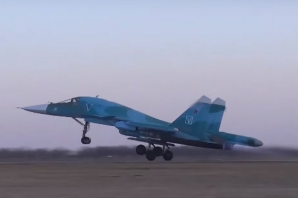 Экипажи Су-34 наносят удары по опорным пунктам и живой силе противника