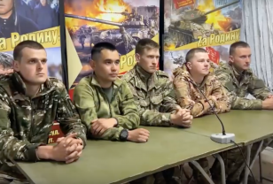 Российские военнослужащие из зоны СВО провели телемост с курсантами