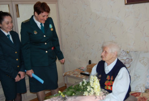 Смоленские таможенники поздравили с 79-летием Победы ветеранов Великой Отечественной войны