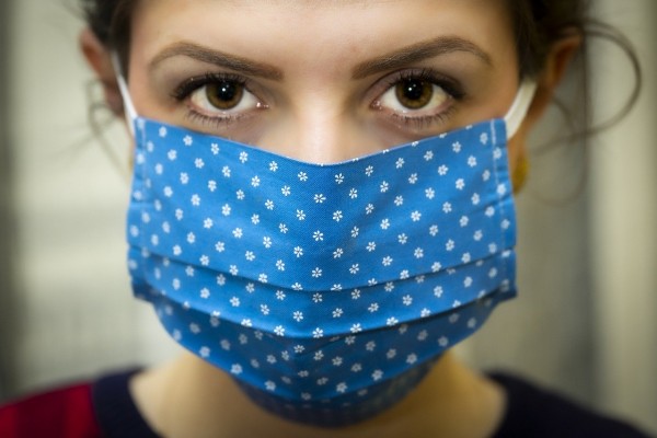 Дистанцирование и использование масок являются лучшими способами предотвращения передачи коронавируса