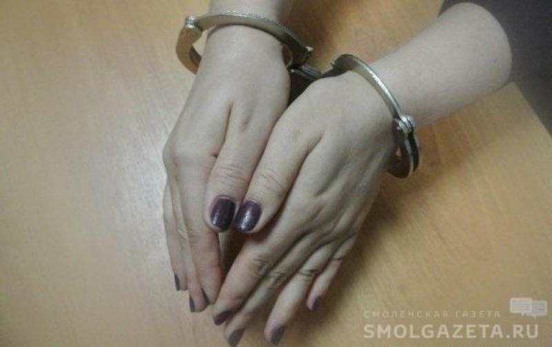 Пьяная агрессивная жительница города Ярцево угрожала полицейскому ножом