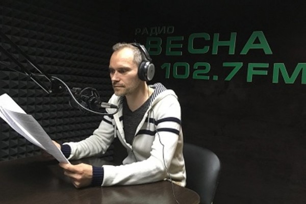 В Смоленске в эфире радио «Весна» выходит информационно-публицистическая программа «Безопасная среда»