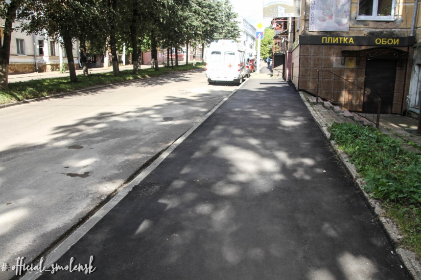 В Смоленске отремонтировали тротуары на улице Твардовского
