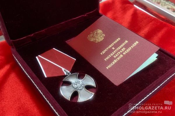 В Смоленске вручили орден Мужества семье погибшего летчика