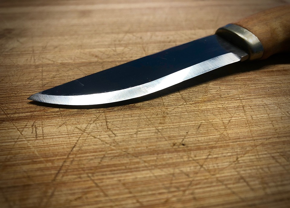 Смолянин угрожал убить соседа кухонным ножом
