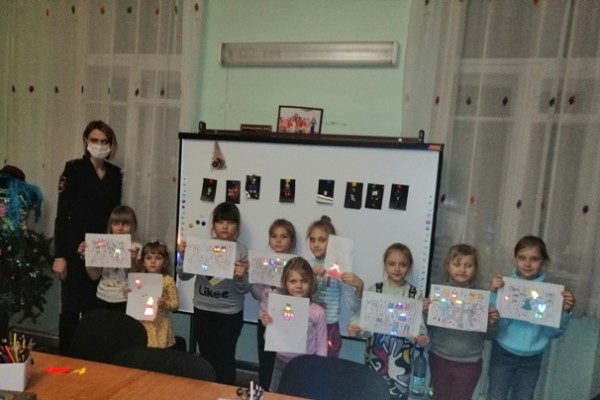 Юные жители Сафонова посетили творческий урок «Мода и световозвращатели»