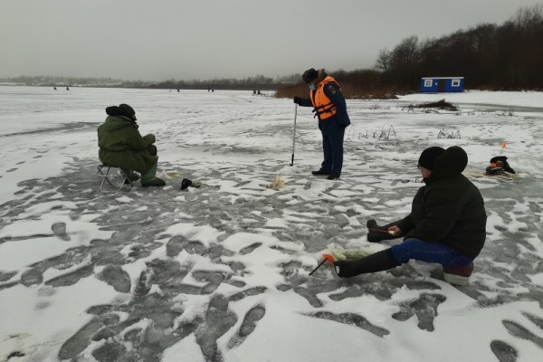 Смоленские спасатели вышли в «ледяные» рейды