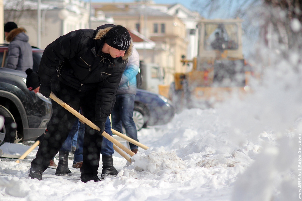 В Смоленске сотрудники городской администрации выйдут на уборку снега