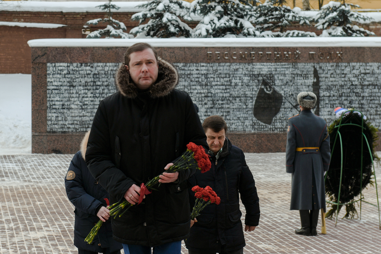 Алексей Островский почтил память защитников Отечества 