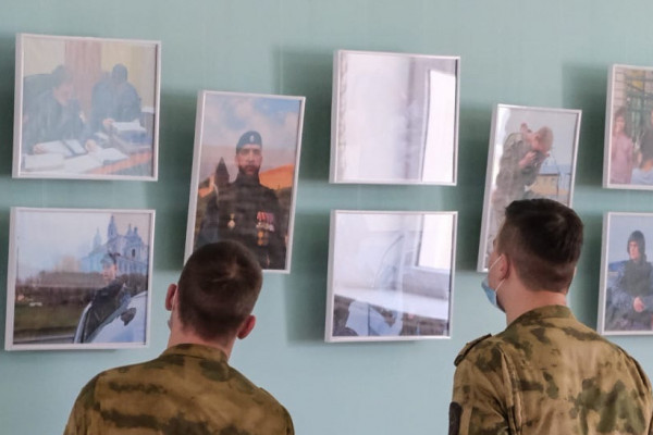 В Смоленске открылась посвященная двум юбилеям фотовыставка «Войска правопорядка. События и лица» 