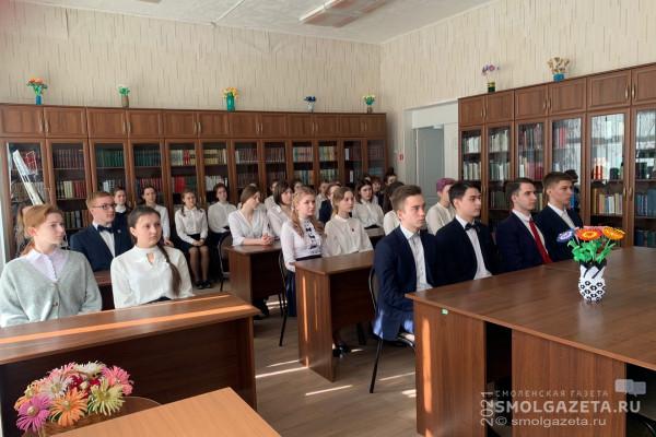 Смоленские школьники приняли участие во Всероссийском открытом уроке ко Дню космонавтики