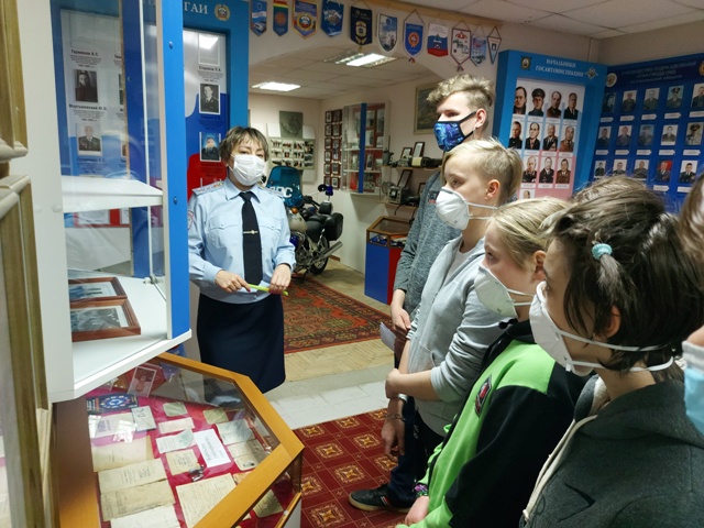 Смоленские школьники посетили уникальный музей дорожной полиции