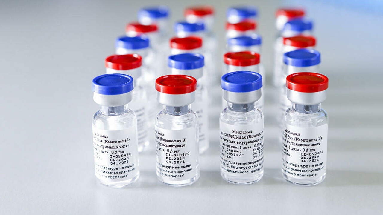 В Смоленской области первым компонентом вакцины от коронавируса привили 63909 человек