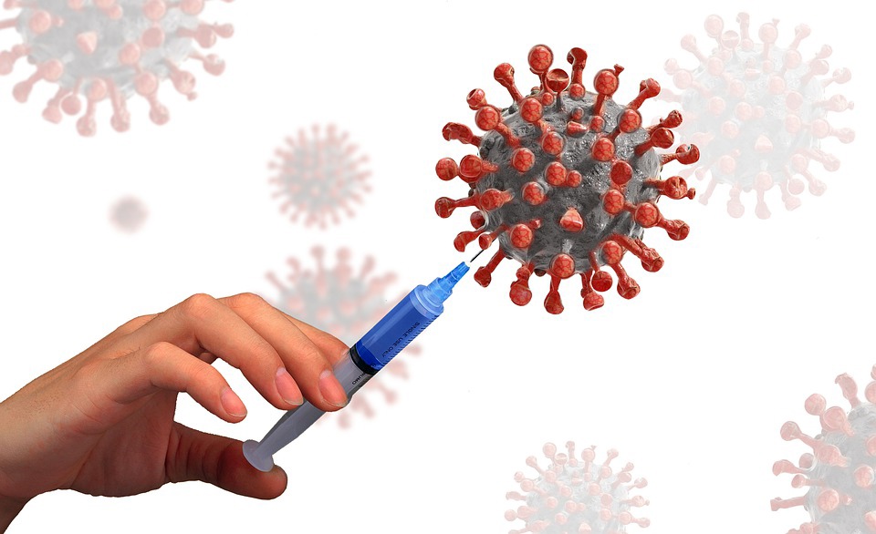 На Смоленщине первым компонентом вакцины от коронавируса привили 65726 человек