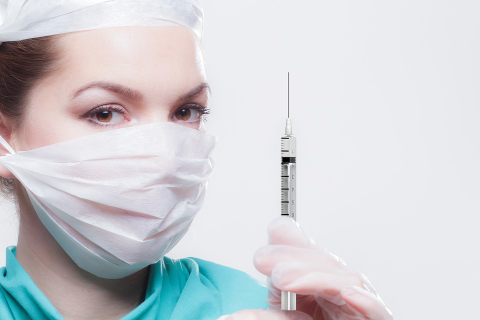 В Смоленской области за сутки 672 человека вакцинировали от COVID-19