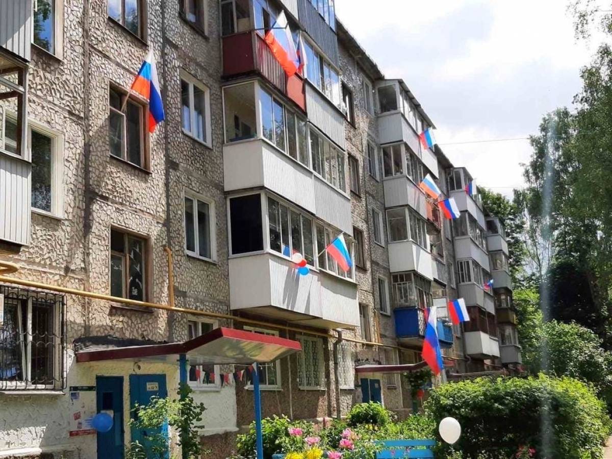 Смоляне присоединились к акции «Флаг России в каждый дом»