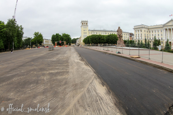В Смоленске продолжается ремонт на центральной площади