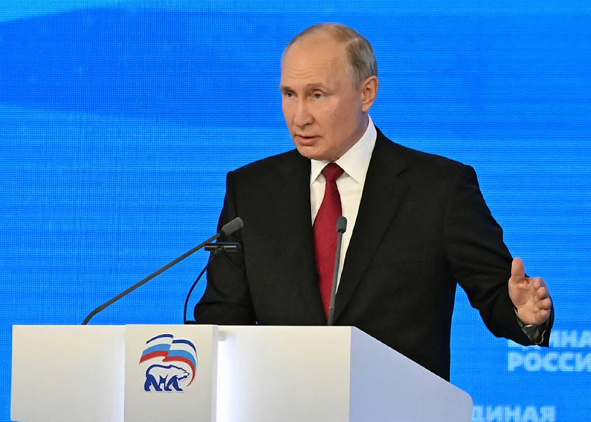 Владимир Путин предложил выделить регионам дополнительно 30 миллиардов рублей на ремонт дорог