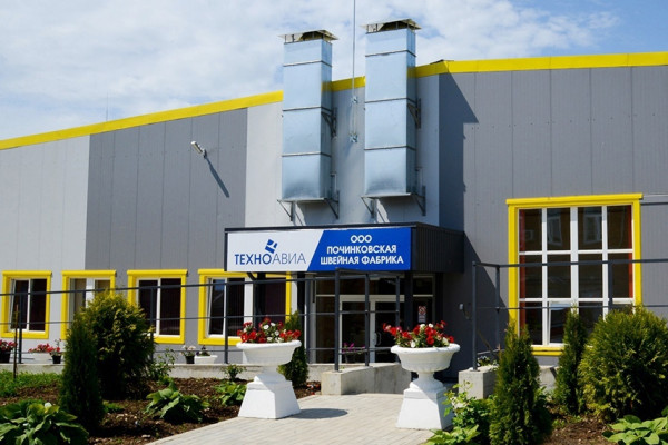 Губернатор Смоленской области Алексей Островский посетил Починковскую швейную фабрику 