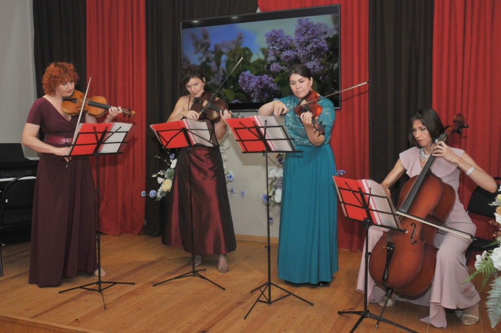 В Смоленске прошёл музыкальный салон «Хрустальные мелодии»