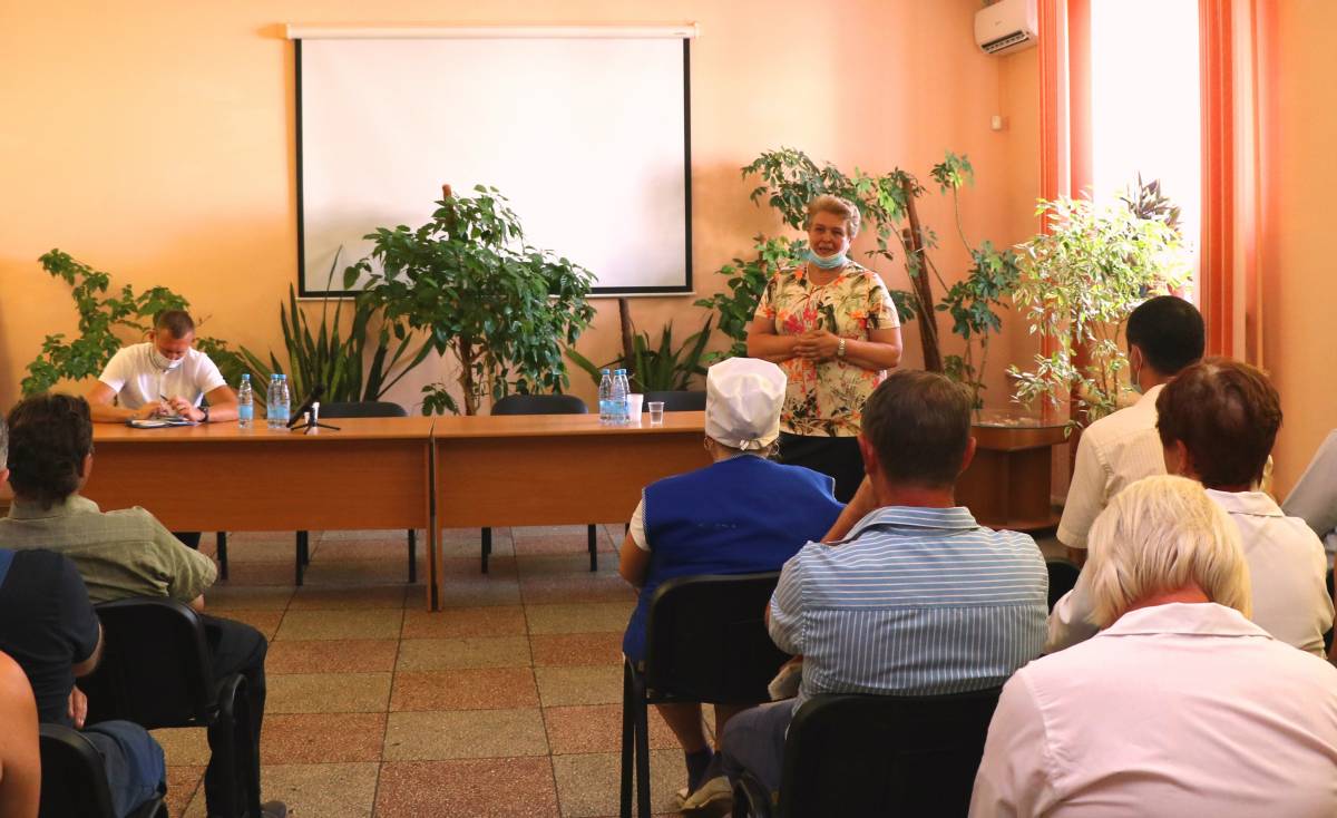 Депутат Госдумы Ольга Окунева провела встречу с сотрудниками смоленского предприятия «Хлебопек» 