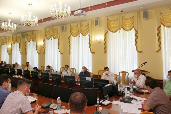 Сергей Неверов призвал депутатов контролировать ремонт межквартальных проездов в Смоленске
