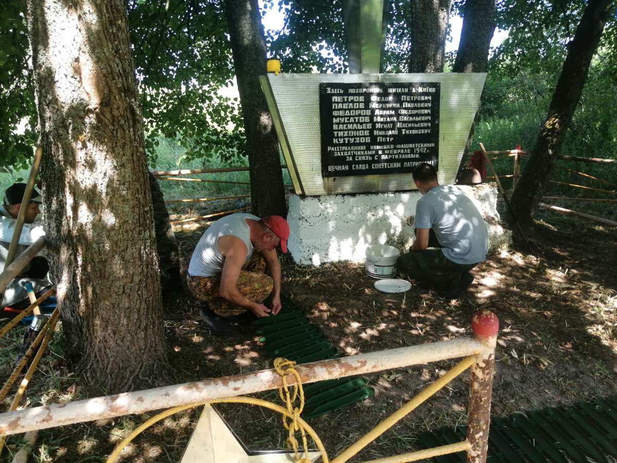 В деревне Киево благоустроили захоронение расстрелянных фашистами мирных жителей