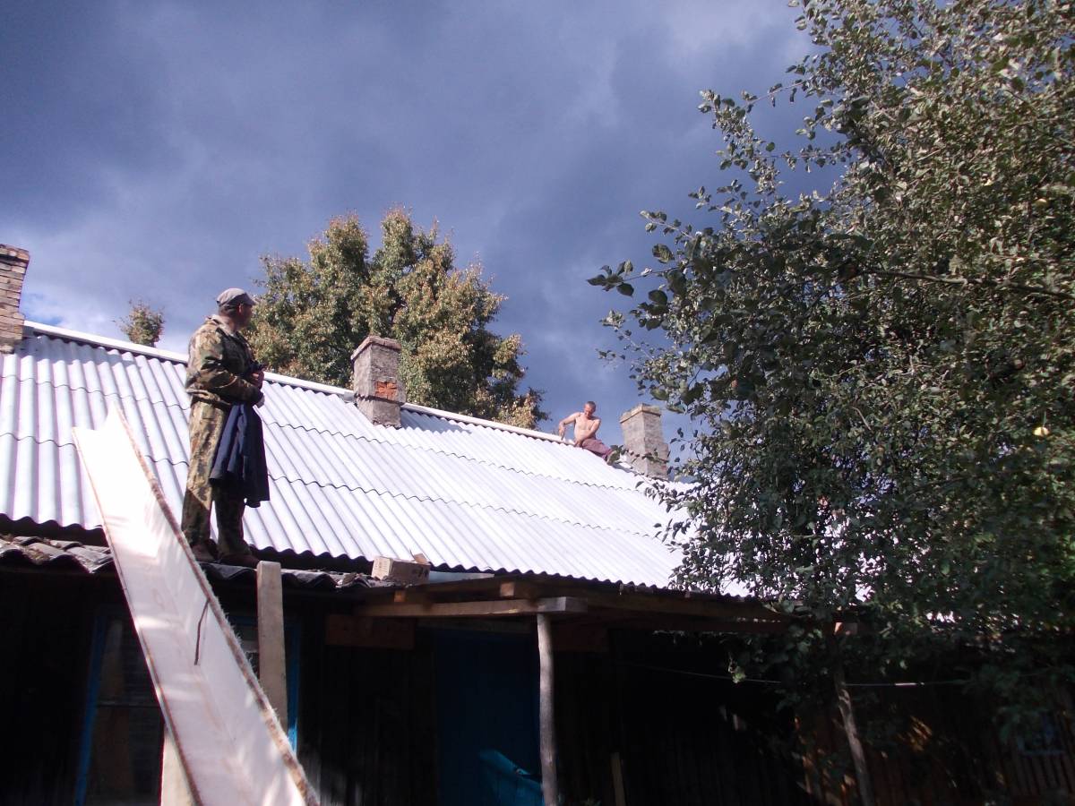 В селе Ворга Ершичского района отремонтировали крышу многоквартирного дома