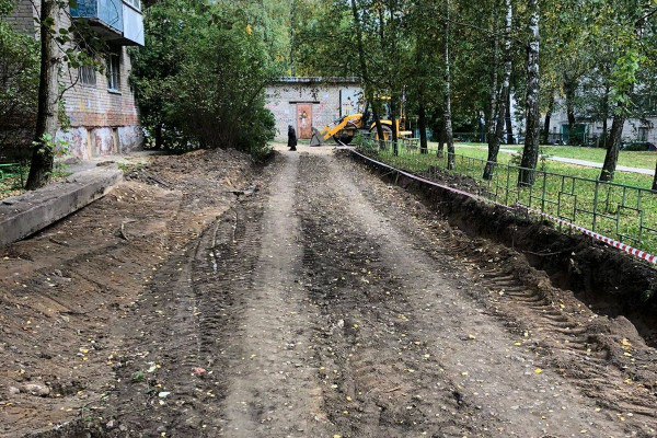 В Смоленске ремонт межквартального проезда по улице Соколовского завершится в срок