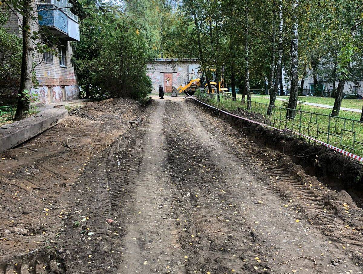 В Смоленске ремонт межквартального проезда по улице Соколовского завершится в срок