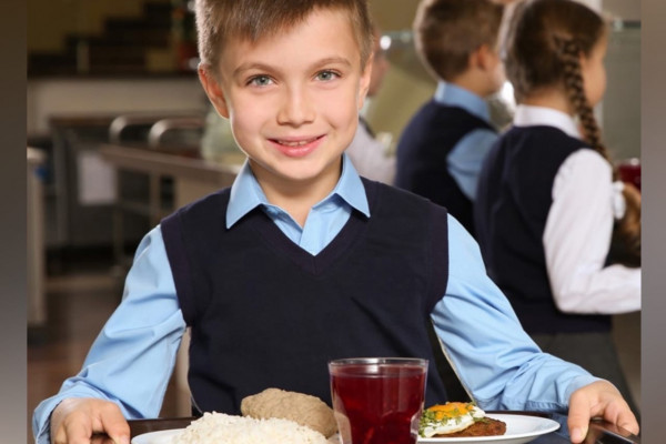 Свыше двухсот смоленских школьников оценили обеды с помощью QR-кода