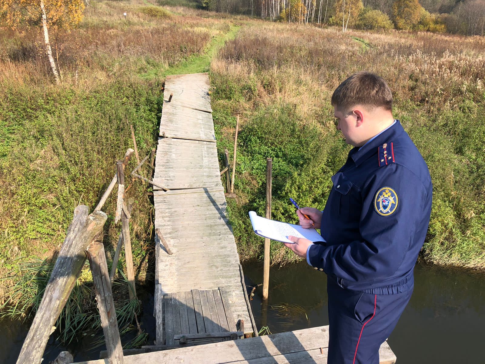 Следком и прокуратура проводят проверки по факту обрушения моста в Вяземском районе