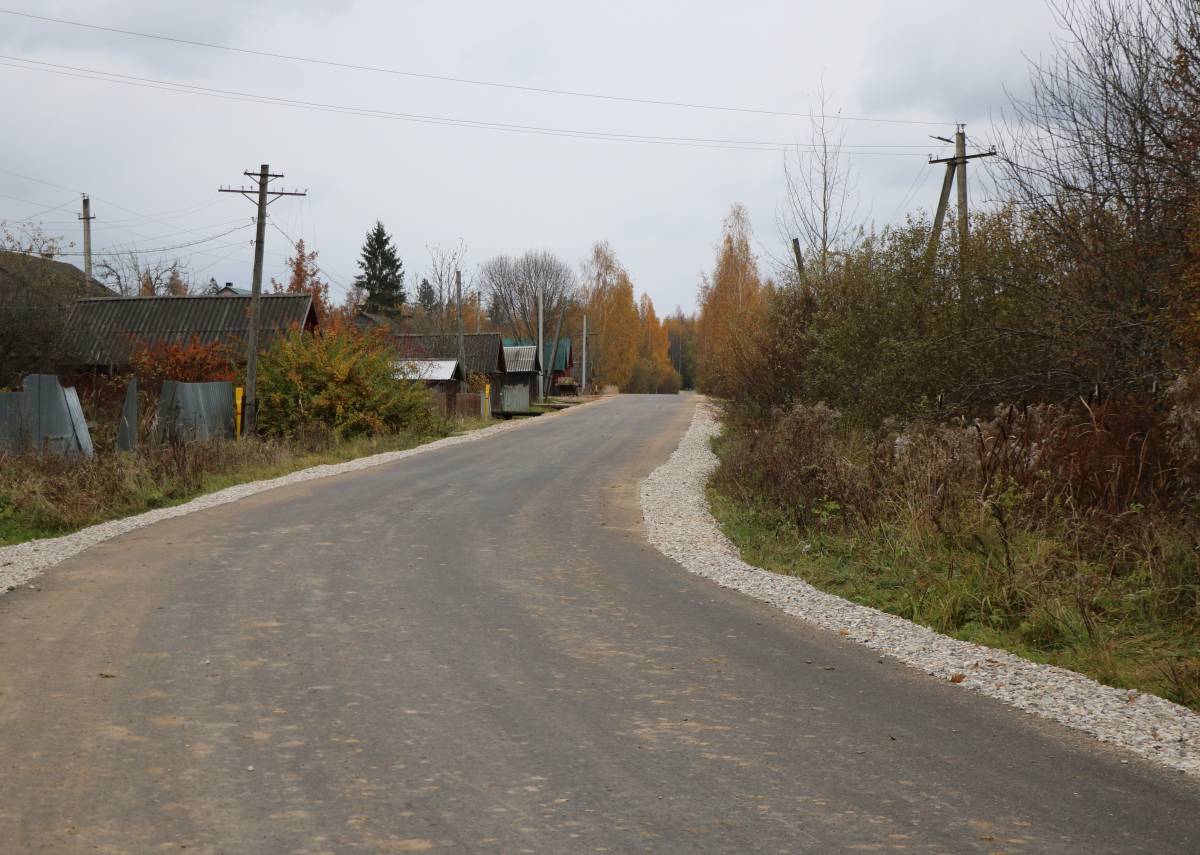 В Холм-Жирковском районе отремонтировали десять километров дорог