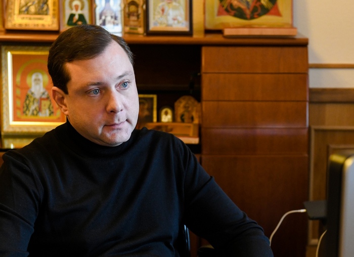 Алексей Островский поручил передать медикам дополнительные машины из автопарка администрации