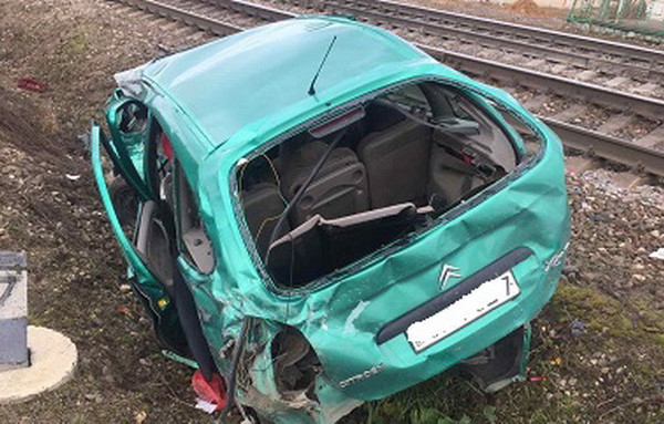 В Смоленской области произошло столкновение иномарки с локомотивом