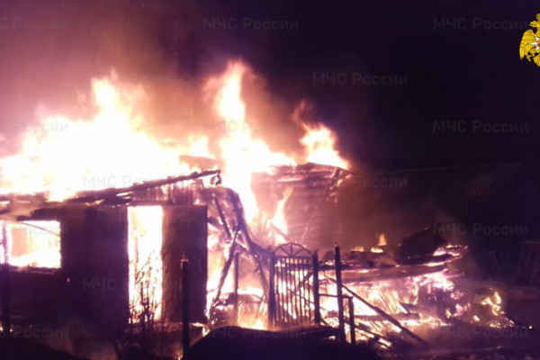 В Угранском районе горел дачный дом