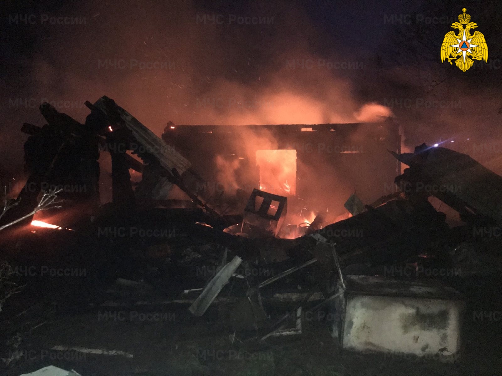 Огонь полностью уничтожил жилой дом в деревне Шаталово
