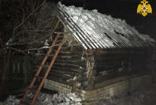 В Монастырщинском районе тушили пожар в бане