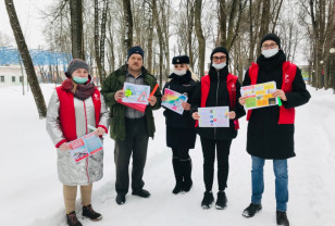 В Рославле волонтеры-медики и сотрудники ГИБДД провели совместную акцию