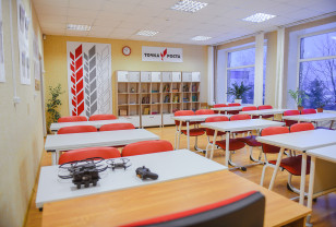 Алексей Островский посетил центр образования «Точка роста» в Темкинской средней школе