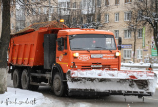 В Смоленске автовладельцев попросили не мешать работе снегоуборочной техники