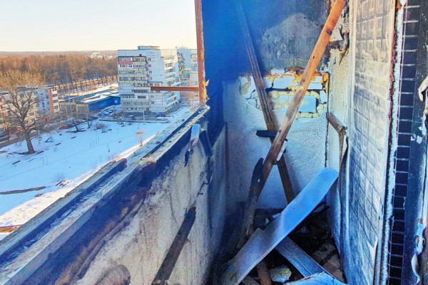 В Рославле на балконе многоэтажки случился пожар