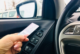 «Срок годности» водительских удостоверений автоматически продлят на три года