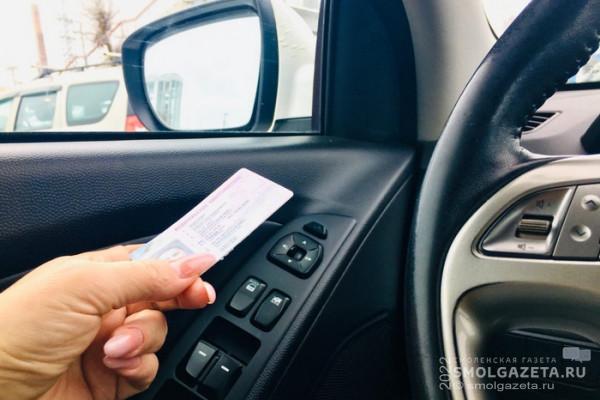 «Срок годности» водительских удостоверений автоматически продлят на три года
