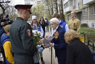 В Смоленске провели парады для 8 ветеранов и одного жителя Блокадного Ленинграда