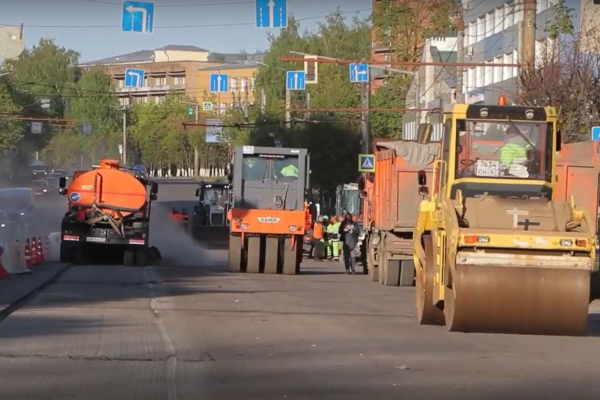 На улице Кирова в Смоленске завершили укладку выравнивающего слоя асфальта