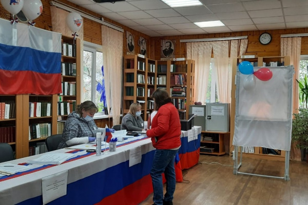 К 15 часам 28 мая общая явка на довыборах в Смоленскую облдуму составила 10,45%